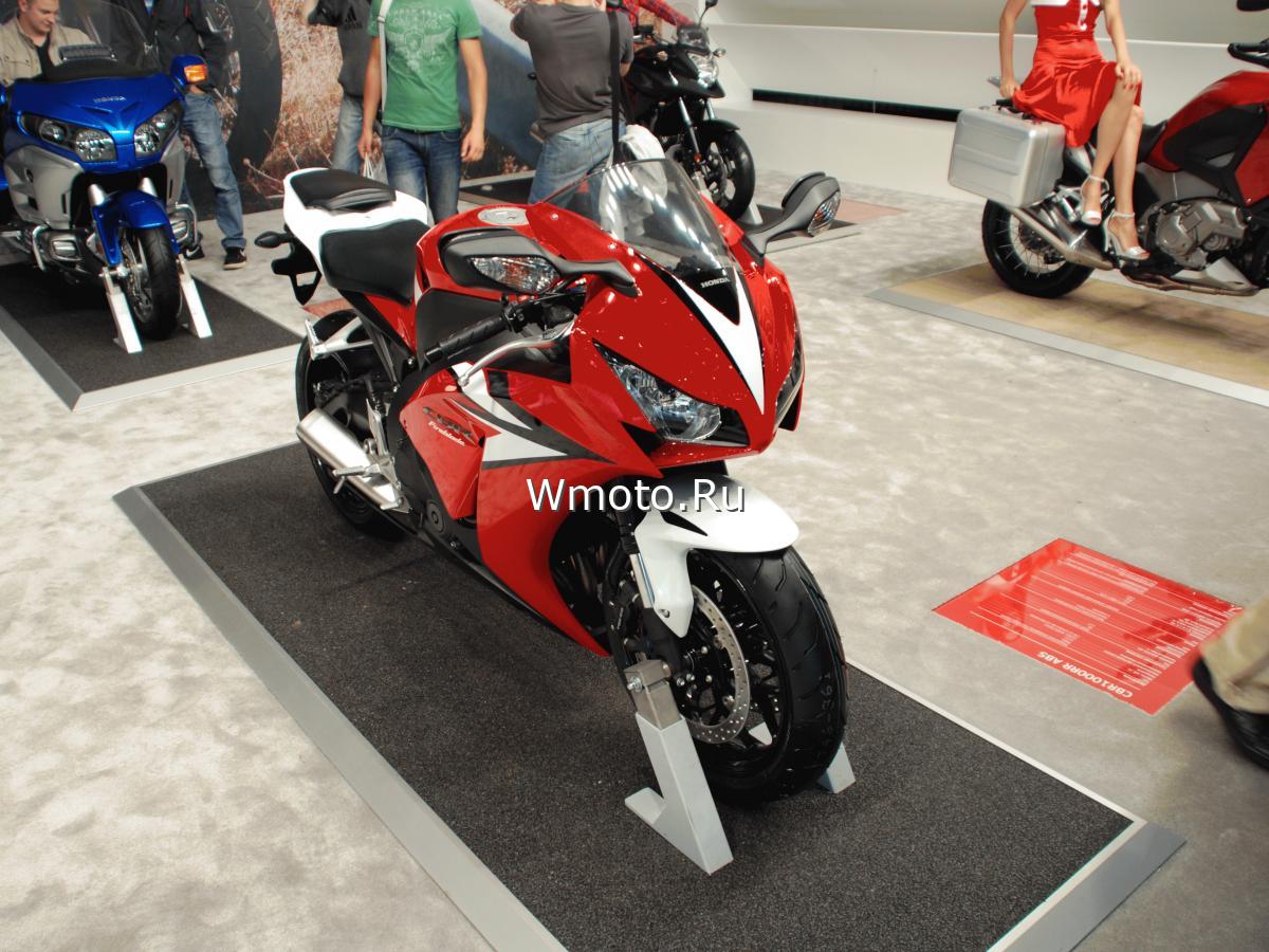 Мотоцикл Honda CBR 1000RR Fireblade (огненное лезвие)